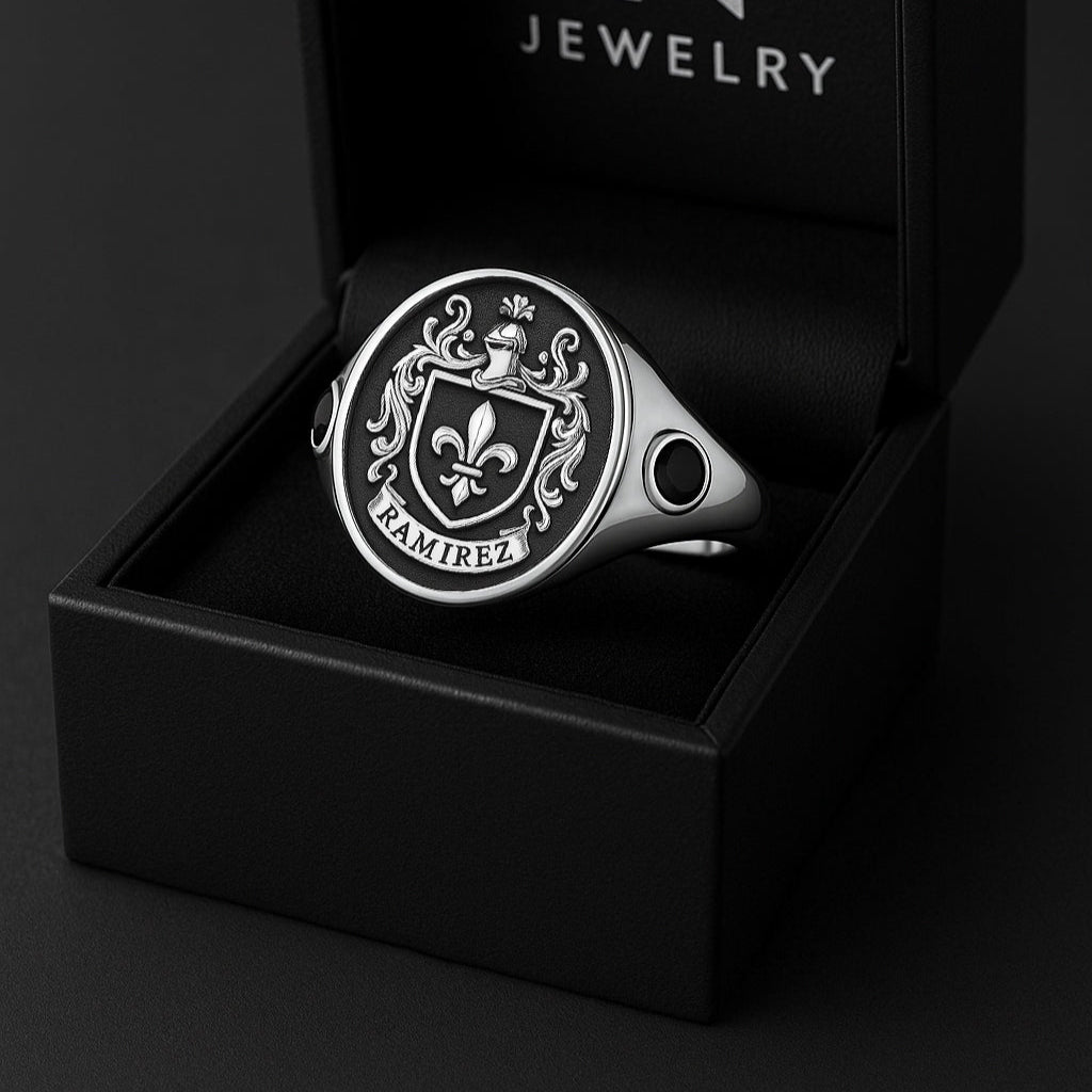 Anillo Escudo Familiar Personalizado en Plata 950 con Ónix Negro