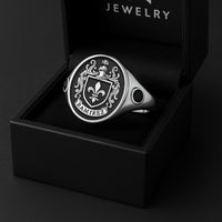 Thumbnail for Anillo Escudo Familiar Personalizado en Plata 950 con Ónix Negro