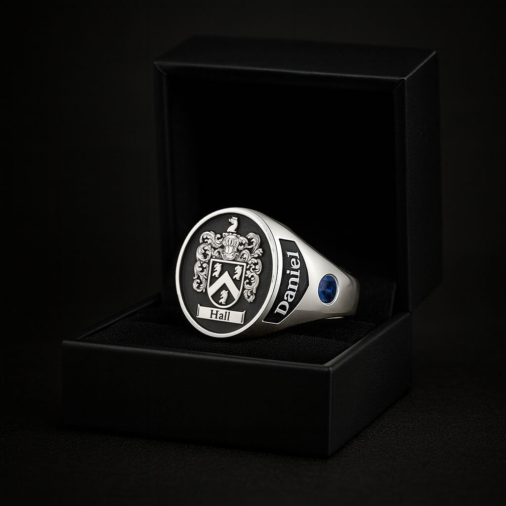 Anillo Escudo Familiar Personalizado en Plata 950 con circón Zafiro