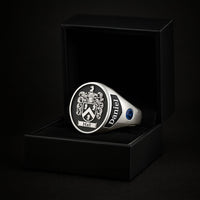 Thumbnail for Anillo Escudo Familiar Personalizado en Plata 950 con circón Zafiro