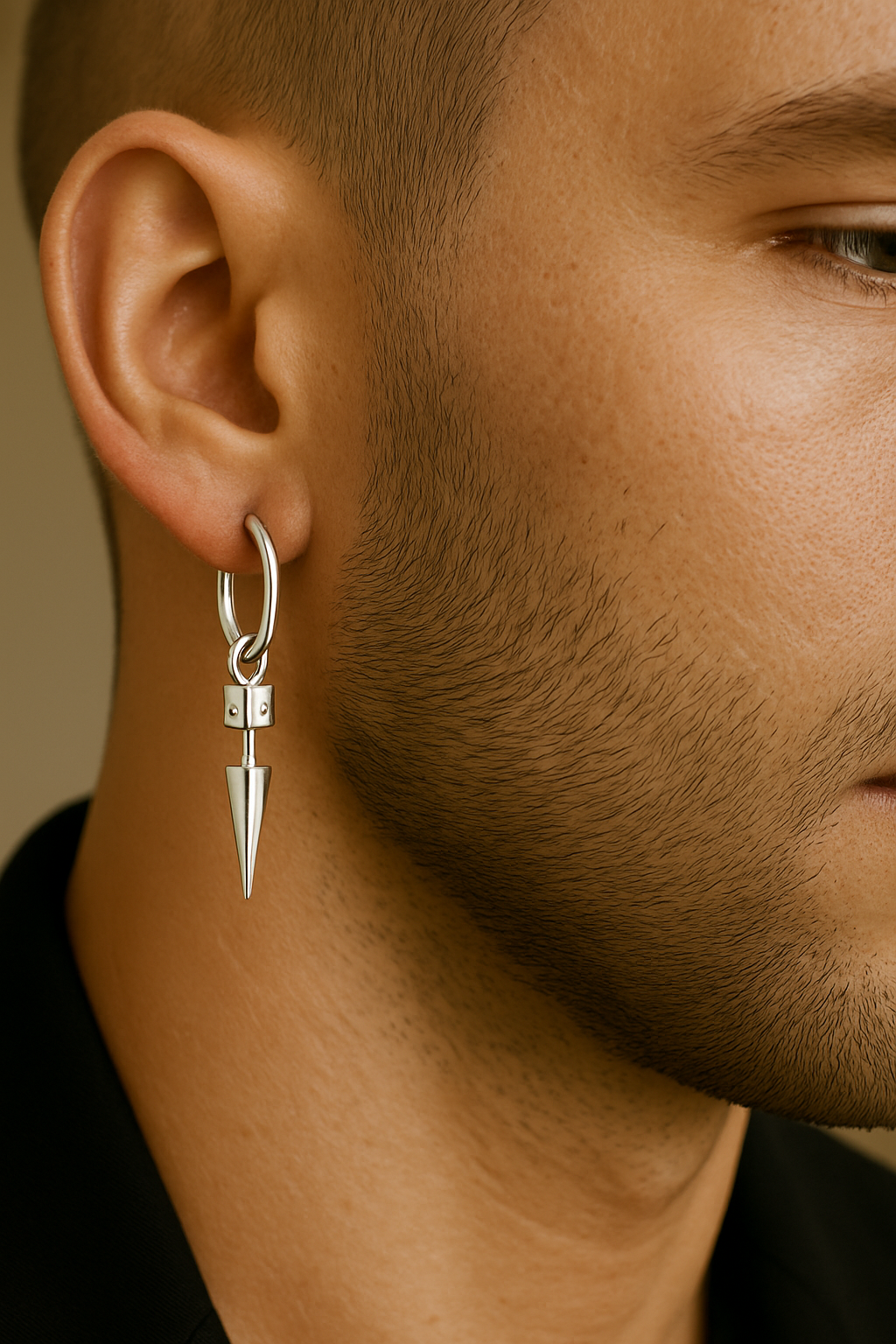 Arete de Plata 950 con Dije Púa – Estilo Masculino Moderno