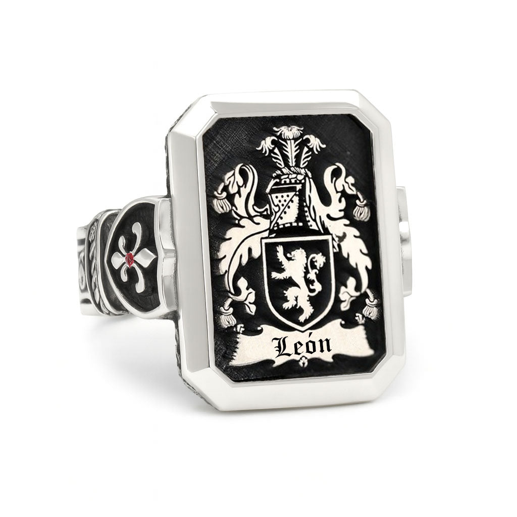 Anillo Escudo Familiar León en Plata 950 – Edición de Legado