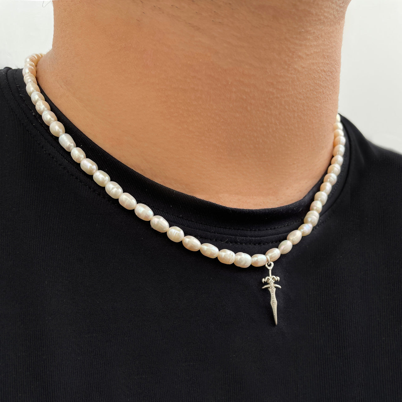 River pearl necklace with a 950 silver sword medal