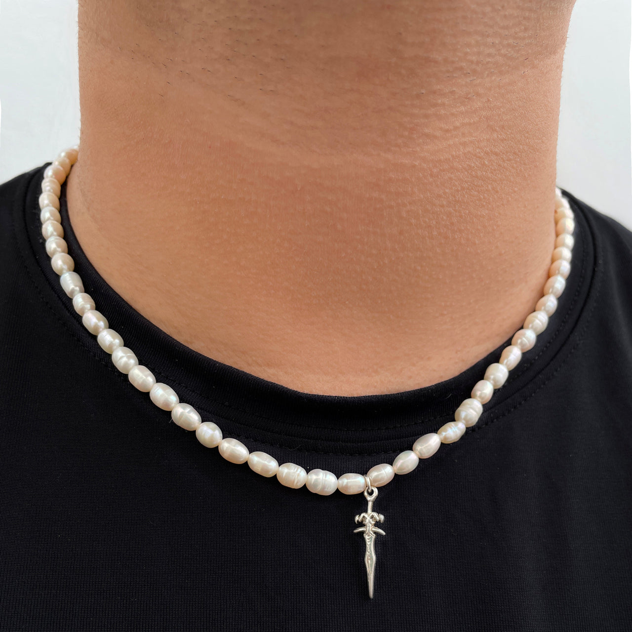River pearl necklace with a 950 silver sword medal