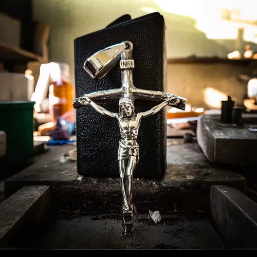 Crucifijo Realista de Plata ley 950 10cm Grande y Solido