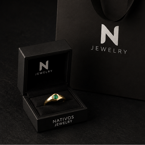 Pinky Ring Oro 18K con Zirconia Verde Esmeralda | Anillo de Lujo para Hombre
