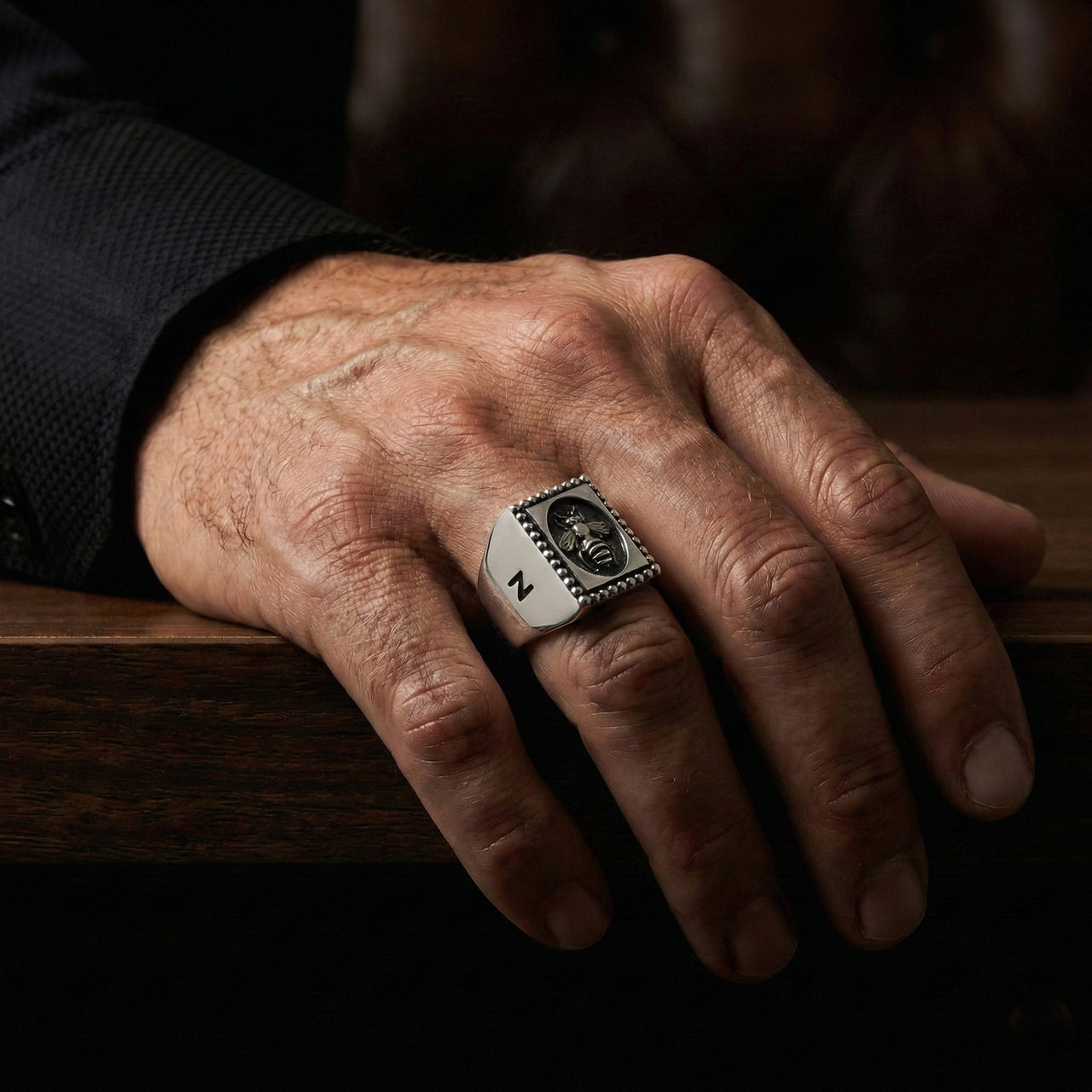 Abeja — Anillo de Poder y Prosperidad