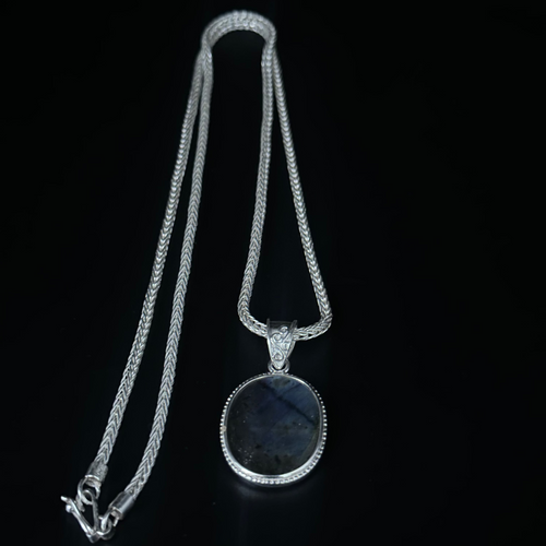 Medalla con piedra labradorita cadena espiga en plata pura 950