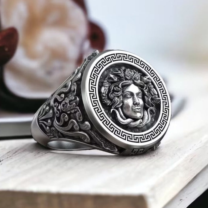 Anillo Medusa Gorgona de Plata 950