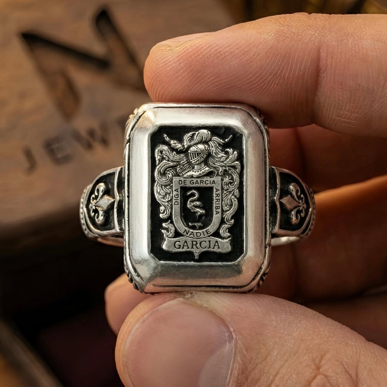 Anillo Escudo Noble — Custom Family Crest Ring Silver 950 - nativosjewelry