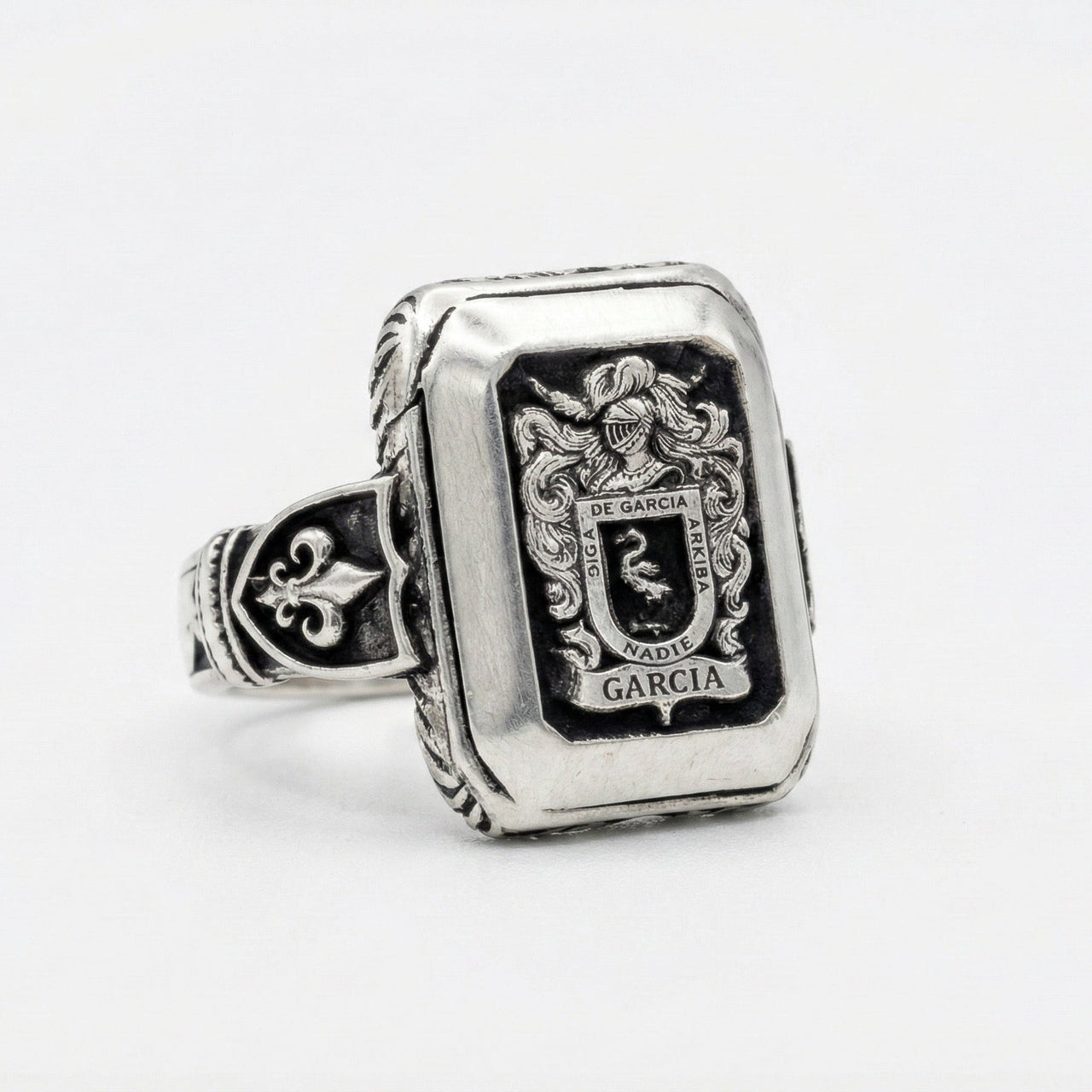 Anillo Escudo Noble — Custom Family Crest Ring Silver 950 - nativosjewelry
