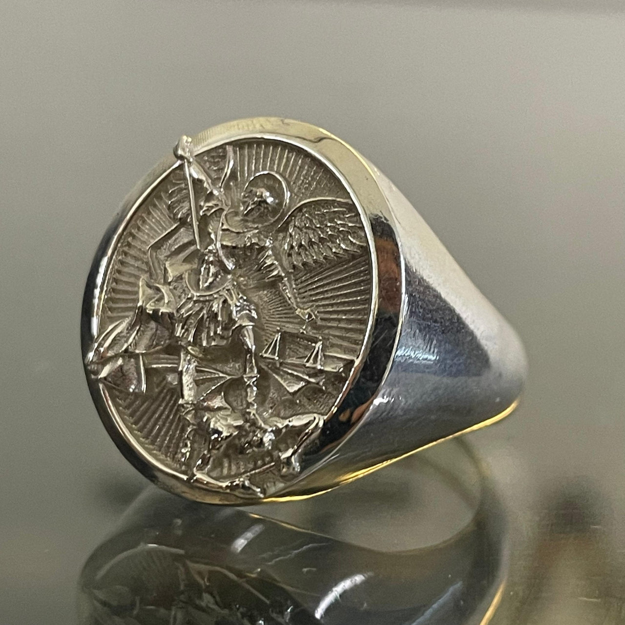 Anillo Arcángel San Miguel de Plata 950 para Hombre - nativosjewelry