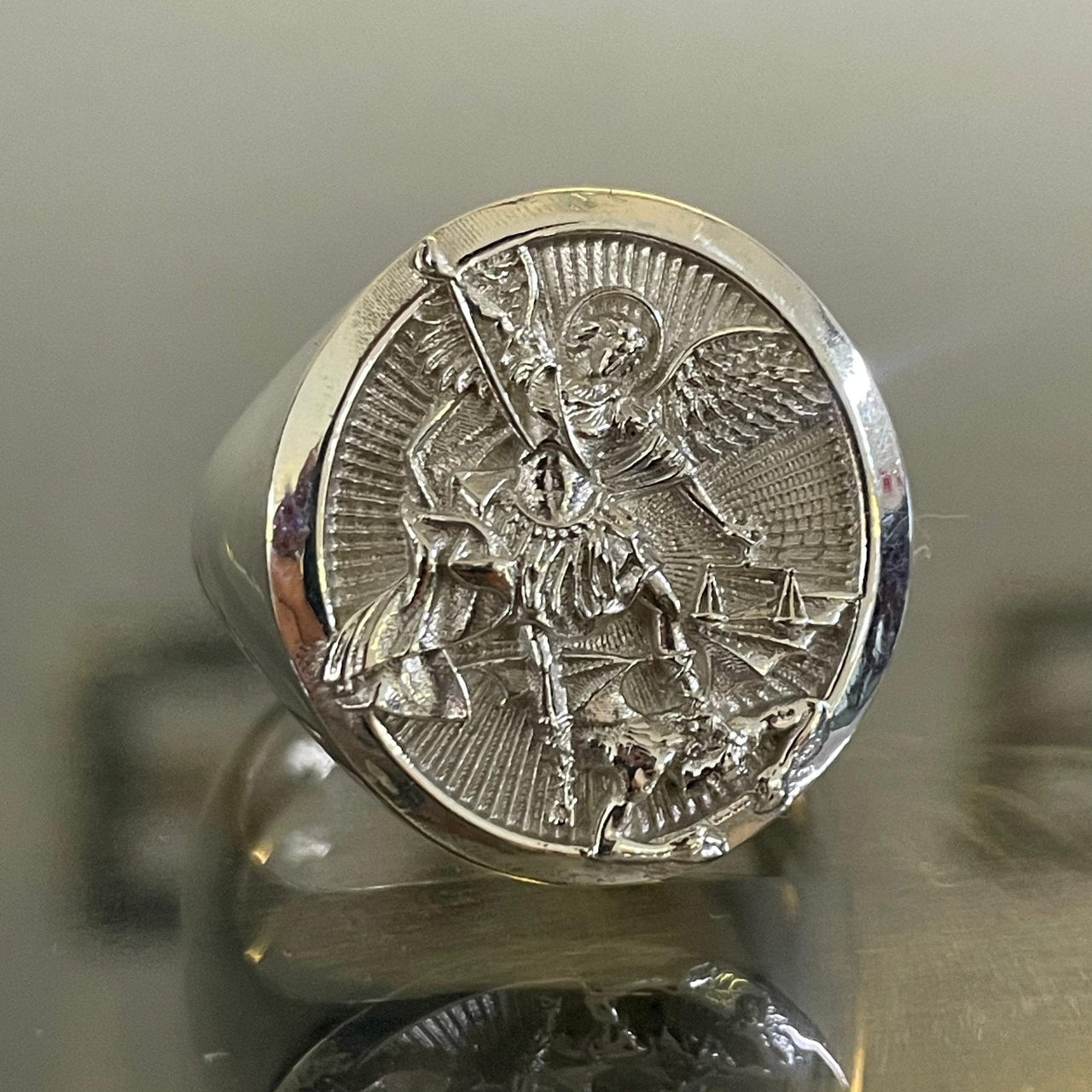 Anillo Arcángel San Miguel de Plata 950 para Hombre - nativosjewelry