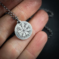 Thumbnail for Collar Brujula Vikinga de Plata 950 quemada - nativosjewelry