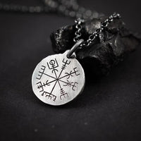 Thumbnail for Collar Brujula Vikinga de Plata 950 quemada - nativosjewelry