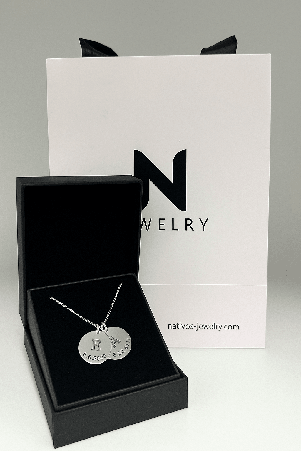 Collar con dije personalizado con inicial y fecha en Plata 950 - nativosjewelry