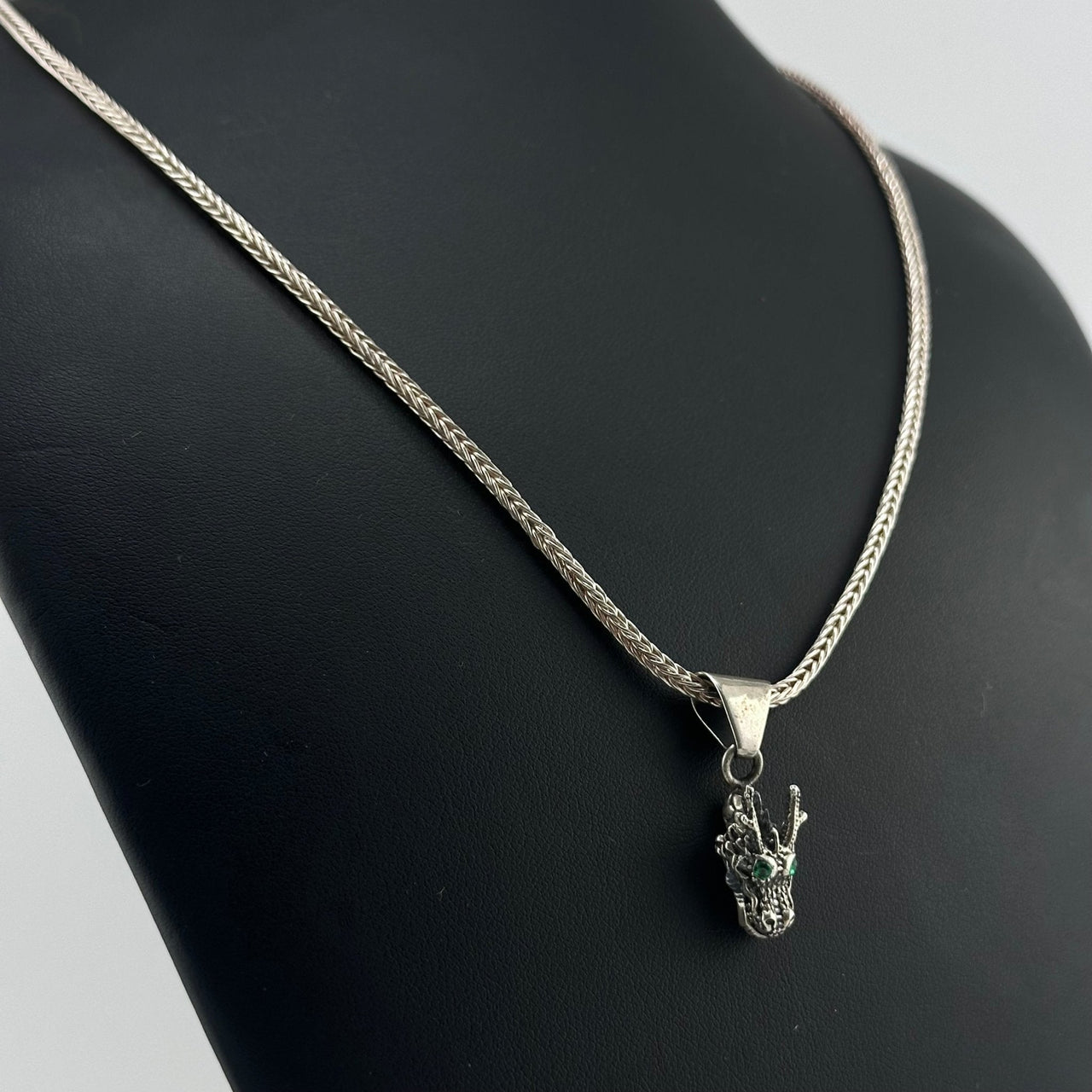 Cadena espiga con dije dragón - nativosjewelry