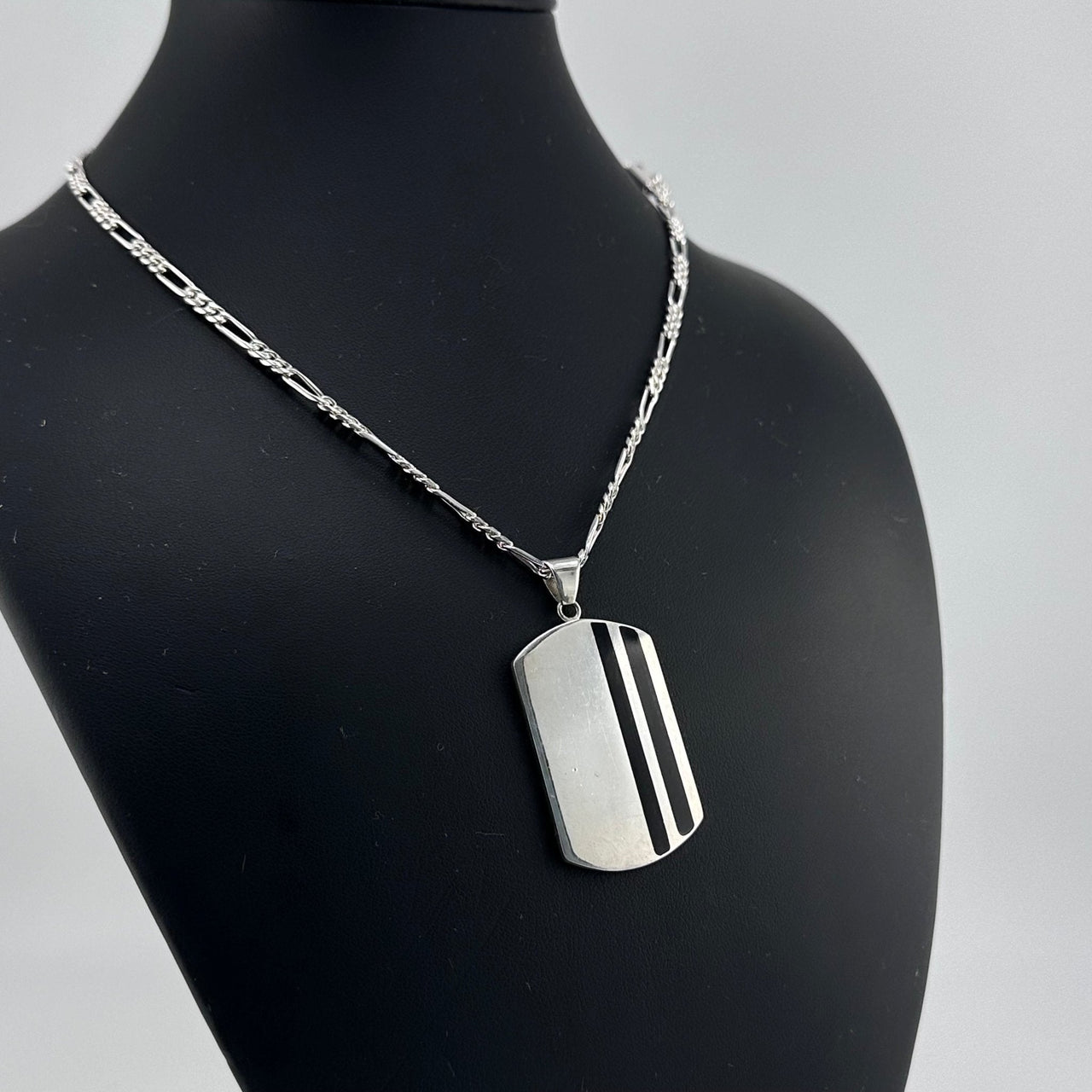 Collar con Placa Line personalizado en Plata 950 - nativosjewelry