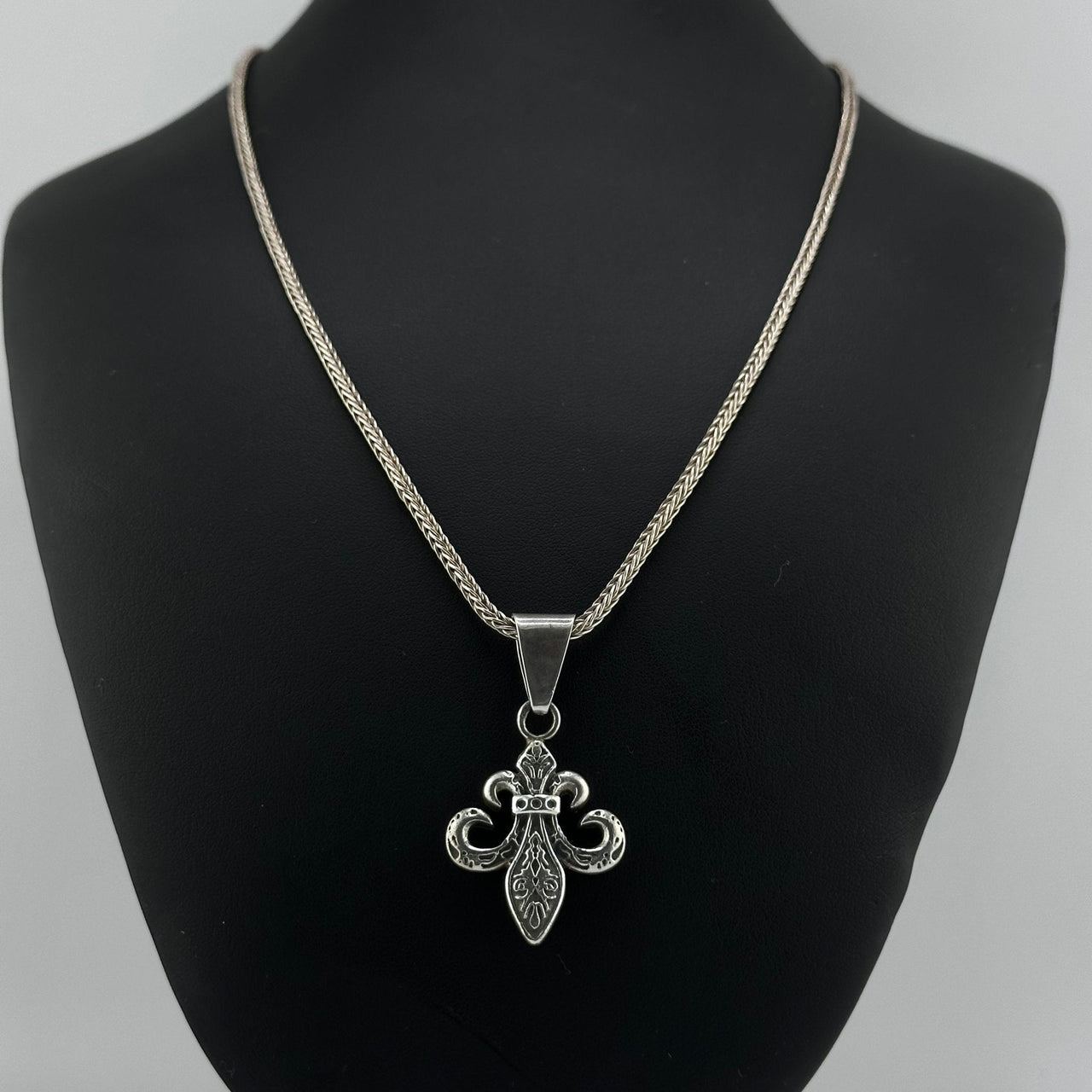 Collar Espiga con dije Flor de Lys - nativosjewelry