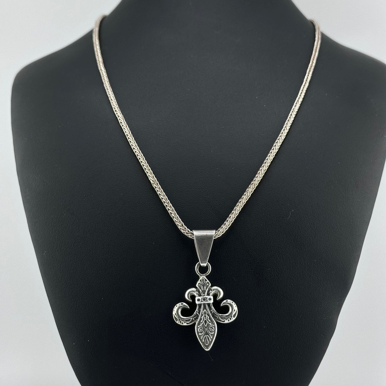 Collar Espiga con dije Flor de Lys - nativosjewelry