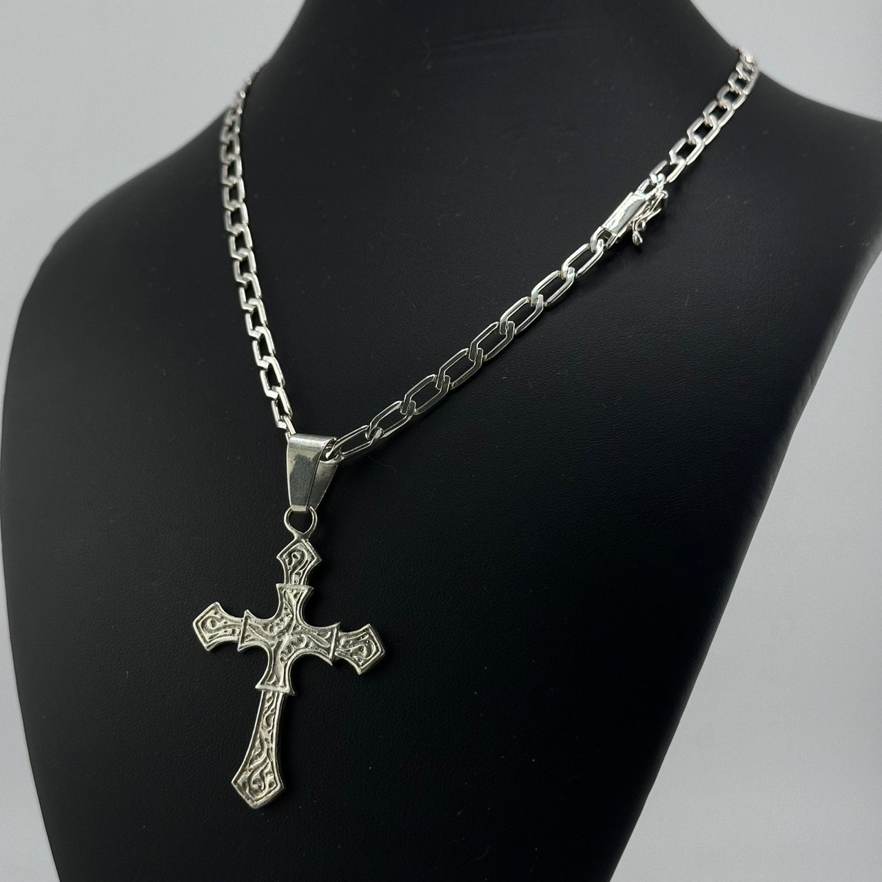 Collar Hexagonal con dije de cruz Labrada - nativosjewelry