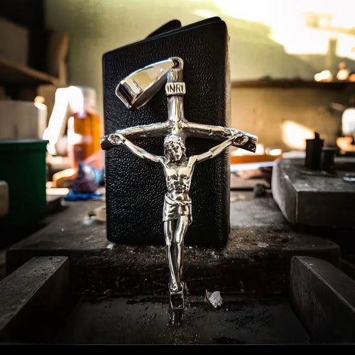 Crucifijo Realista de Plata ley 950 10cm Grande y Solido - nativosjewelry